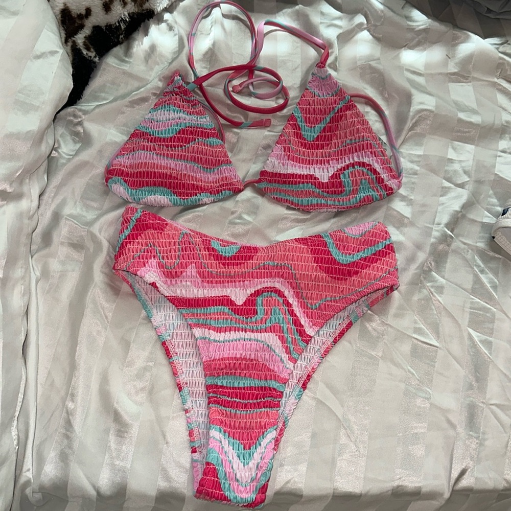 Bikini with high waisted bottoms- never worn